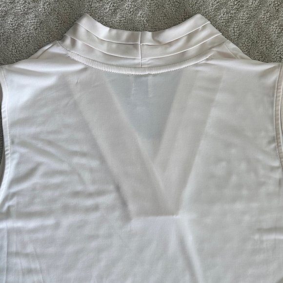 Anne Klein Triple Pleat V-Neck Sleeveless Top/Shell White Neutral Size 2X NWT - Picture 11 of 15
